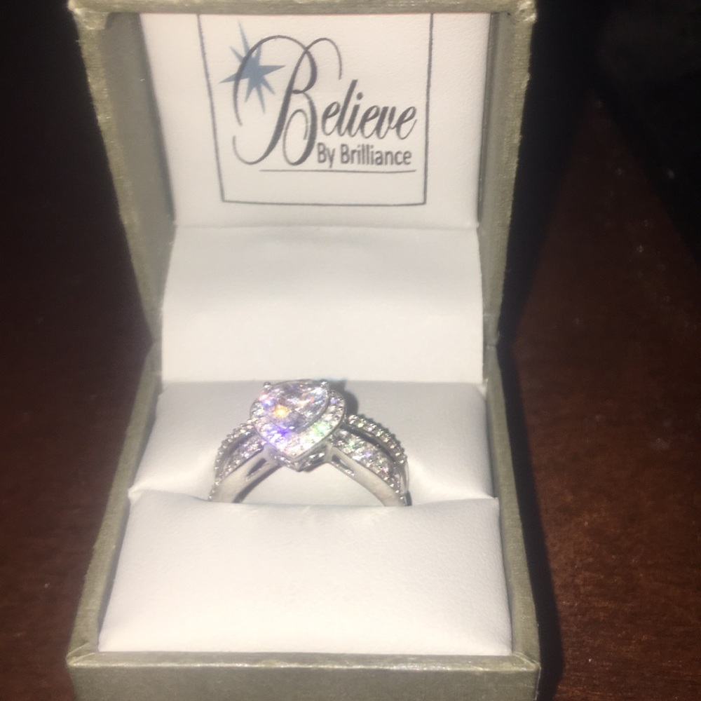 Women’s medium size diamond heart ring